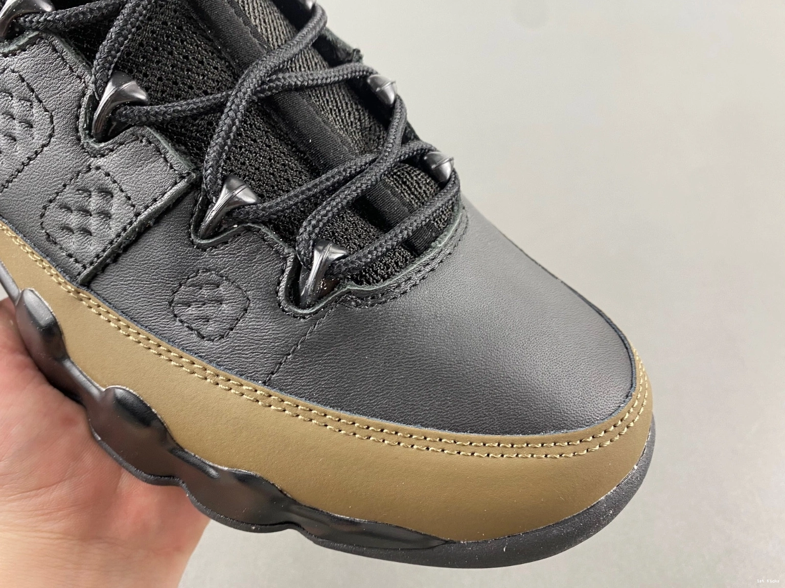 HV4794-030 Jordan  9 Holiday 